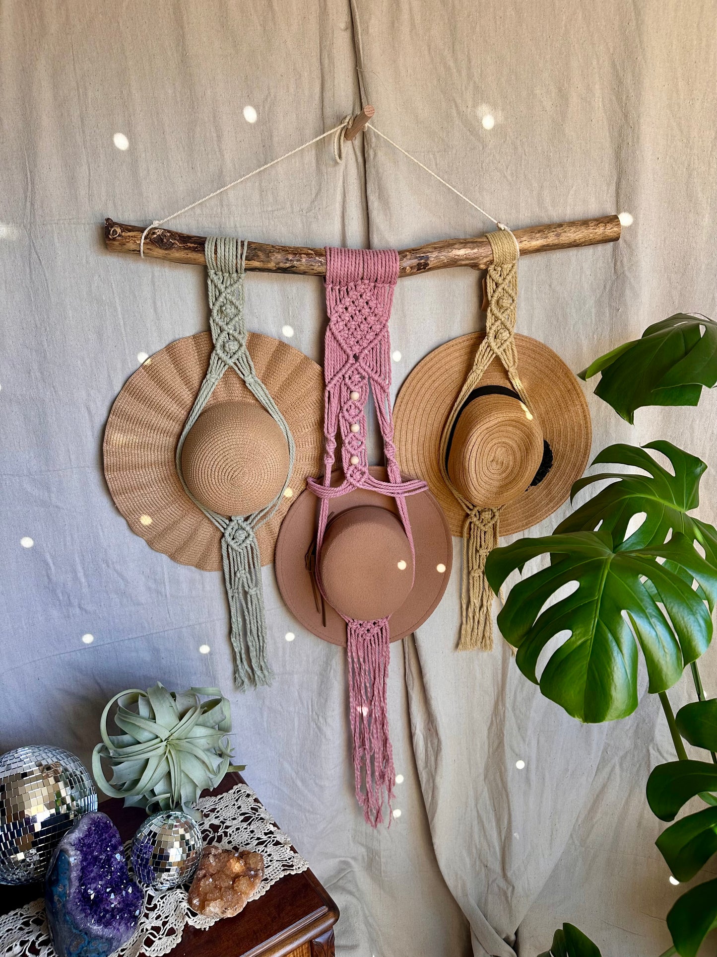 ÁSTER | Percha para sombrero de macramé de tres niveles 