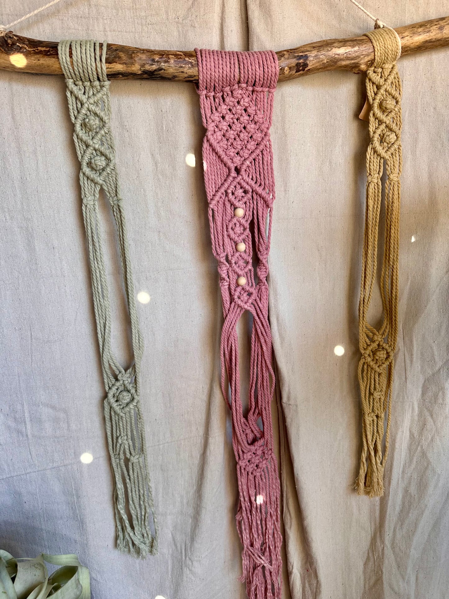 ÁSTER | Percha para sombrero de macramé de tres niveles 