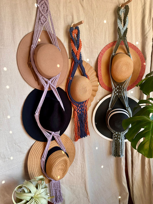 Cintres à chapeau en macramé 