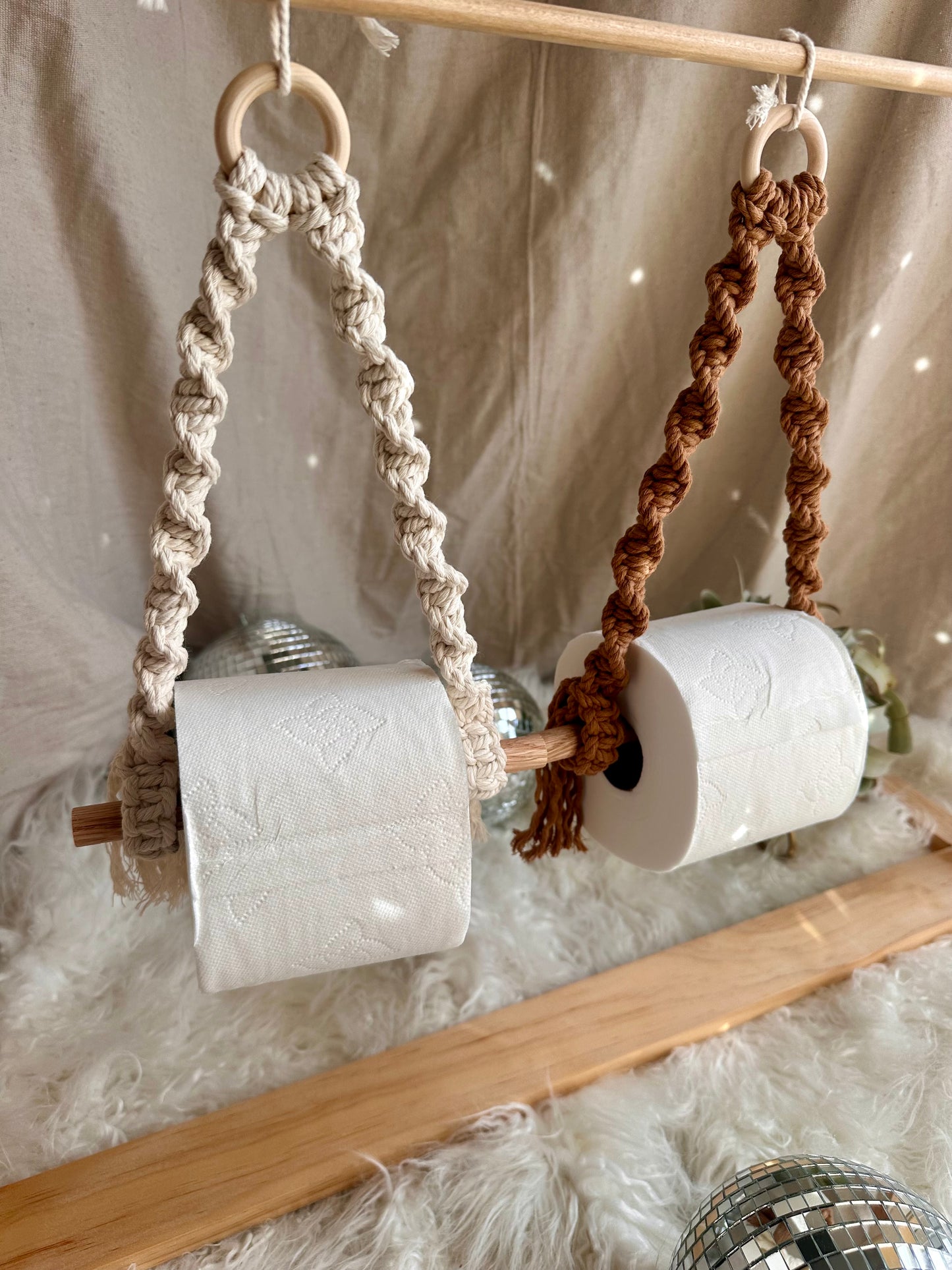 Portarrollos de papel higiénico y toallas de mano de macramé