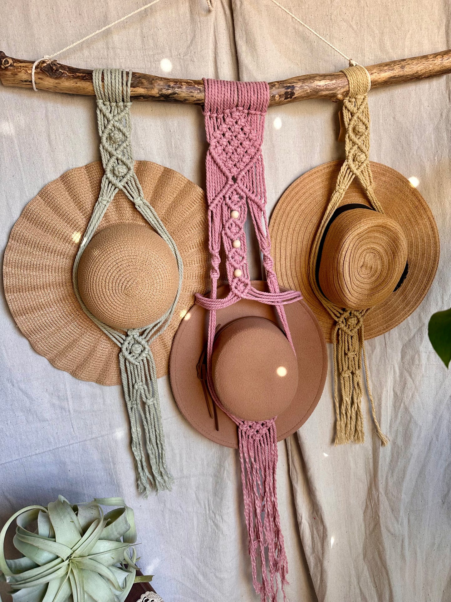 ÁSTER | Percha para sombrero de macramé de tres niveles 