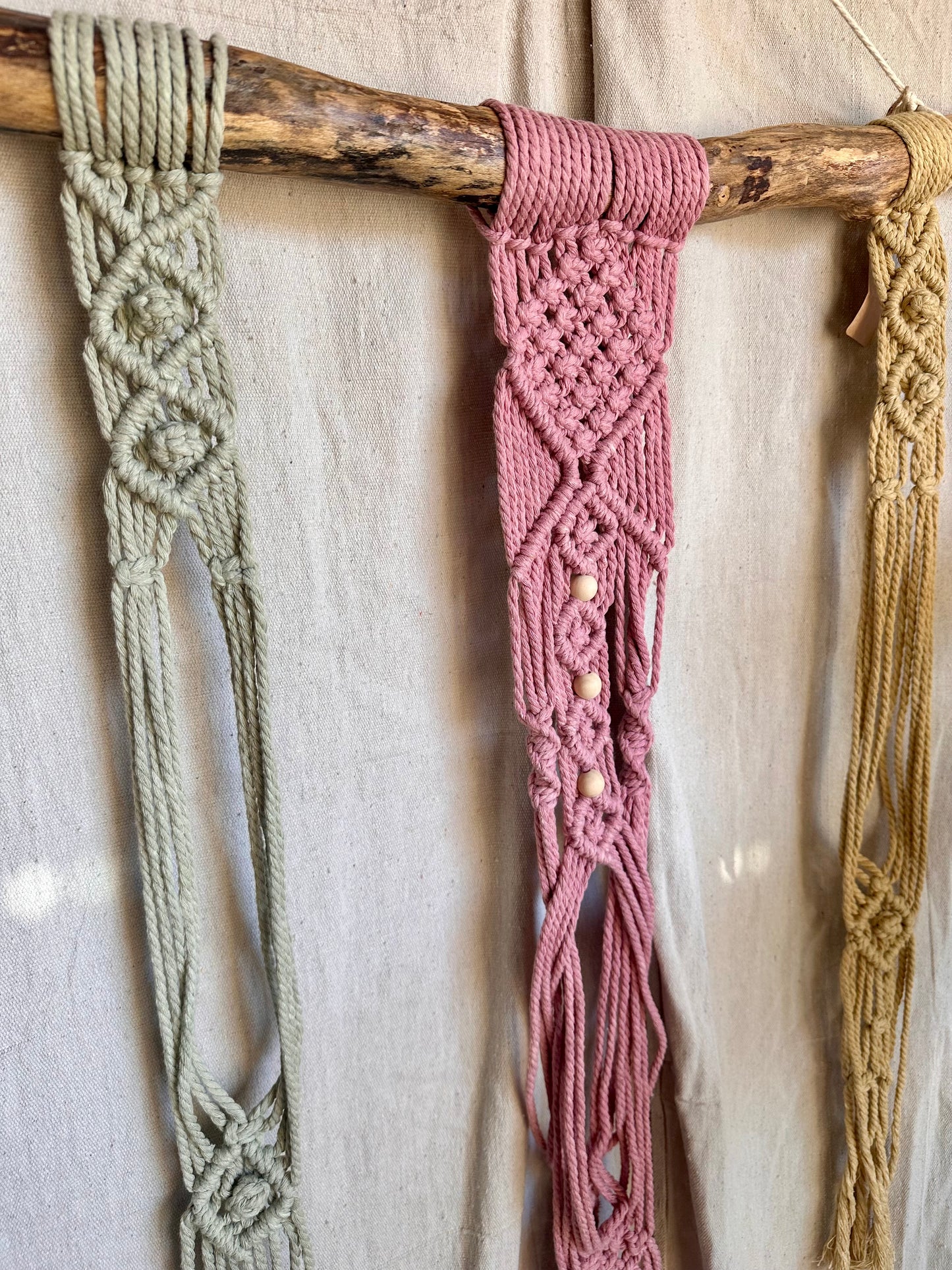 ÁSTER | Percha para sombrero de macramé de tres niveles 